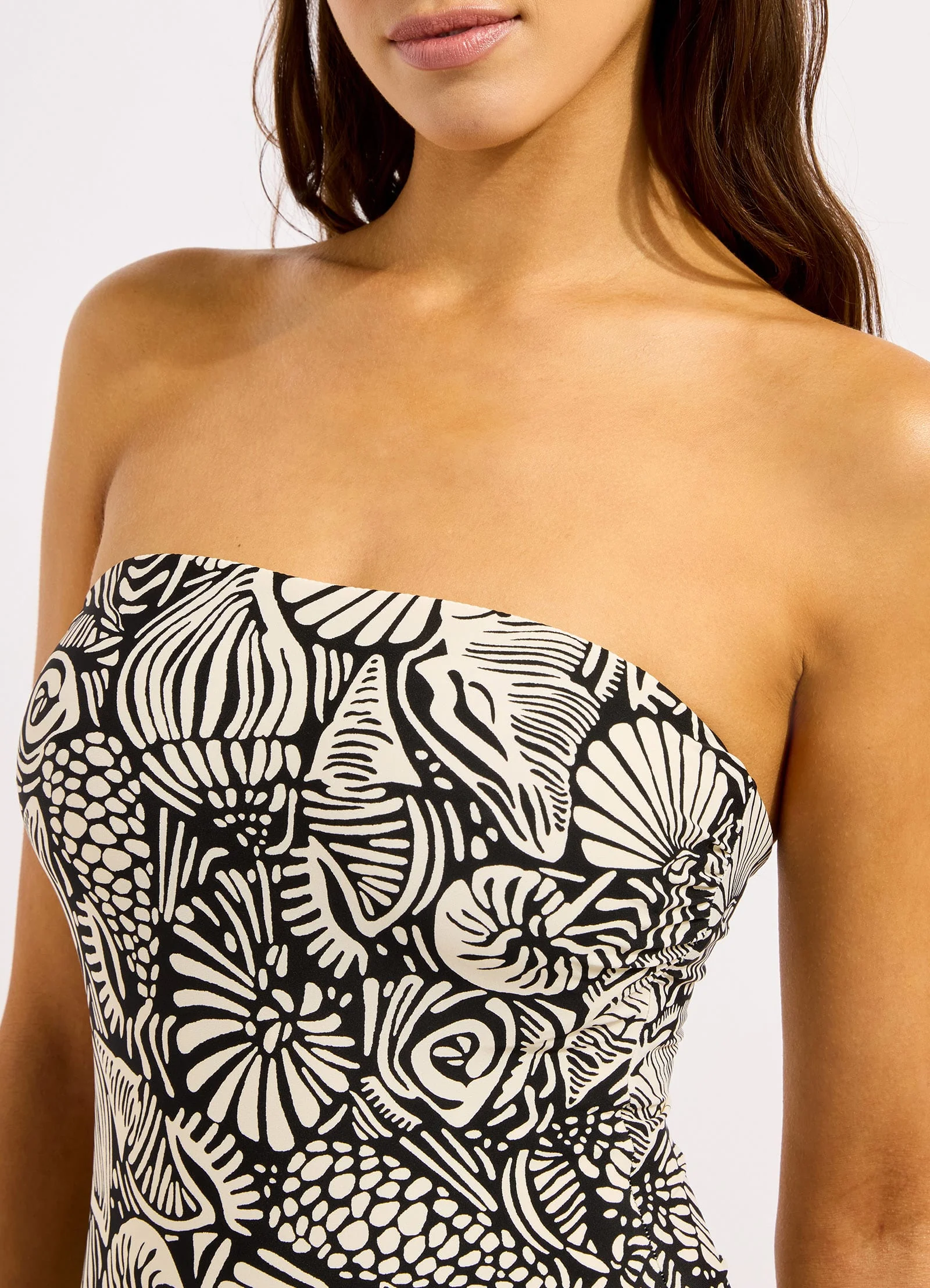 C Shells DD Bandeau One Piece Swimsuit - Image 4