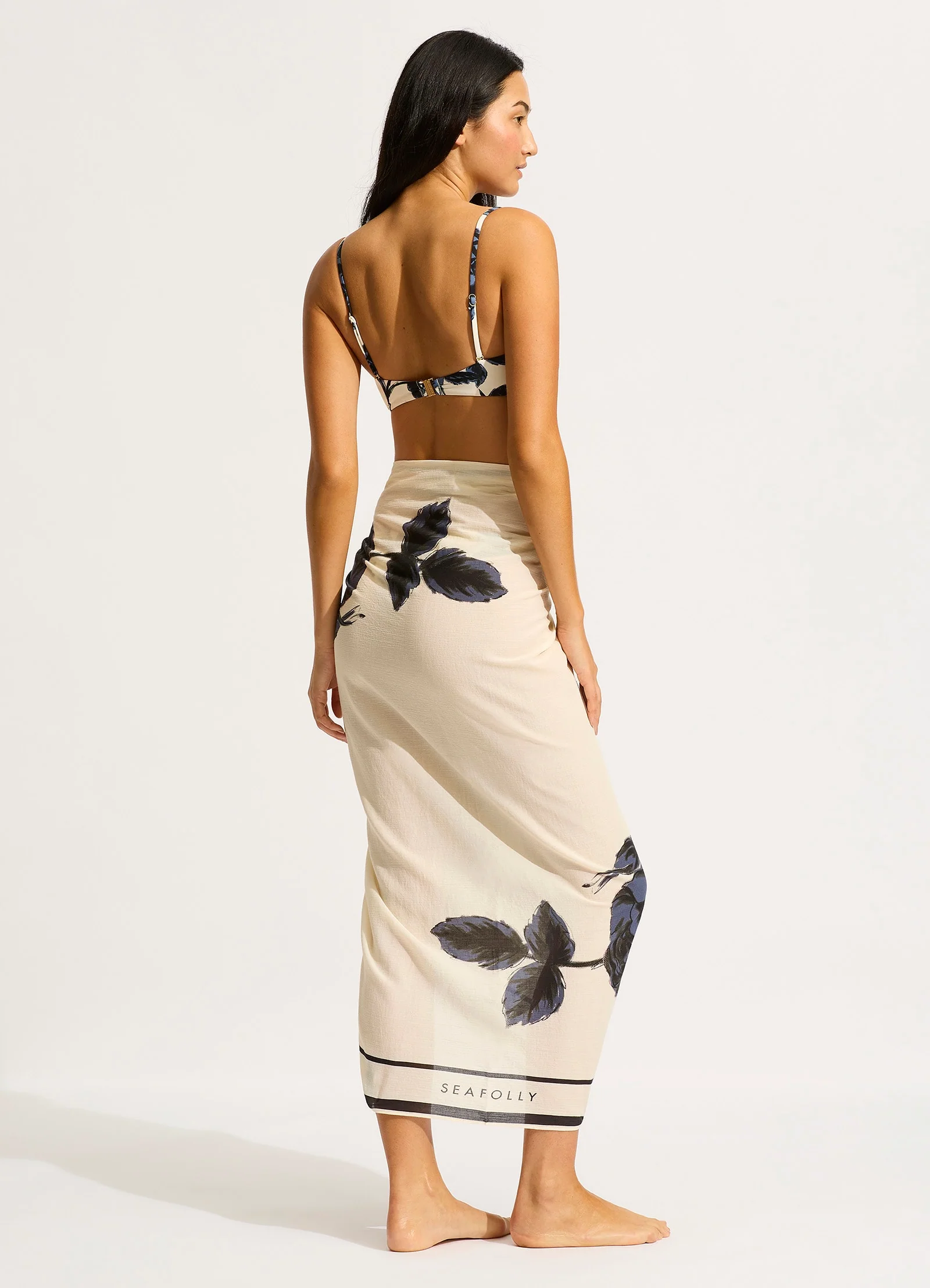 Rococo Sarong - Black - Image 3