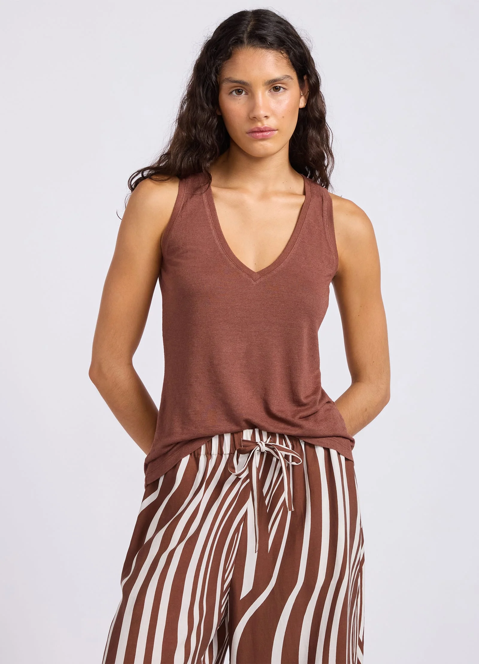 Slub Linen V Neck Tank Top - Image 2