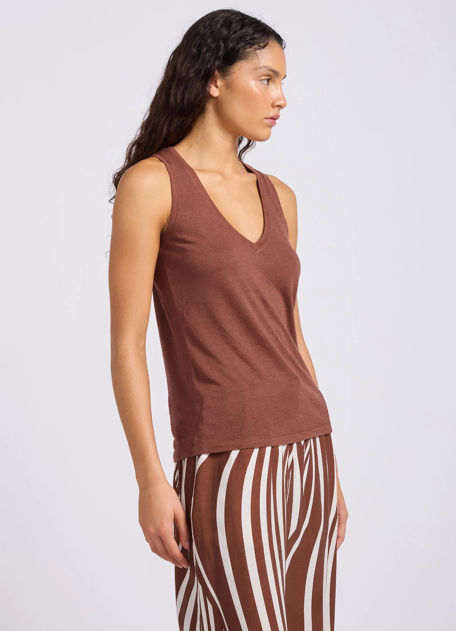 Slub Linen V Neck Tank Top - Image 3